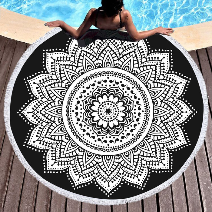 Black & White Round Towel